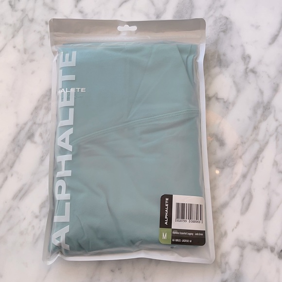 Alphalete essential legging - Picture 2 of 5